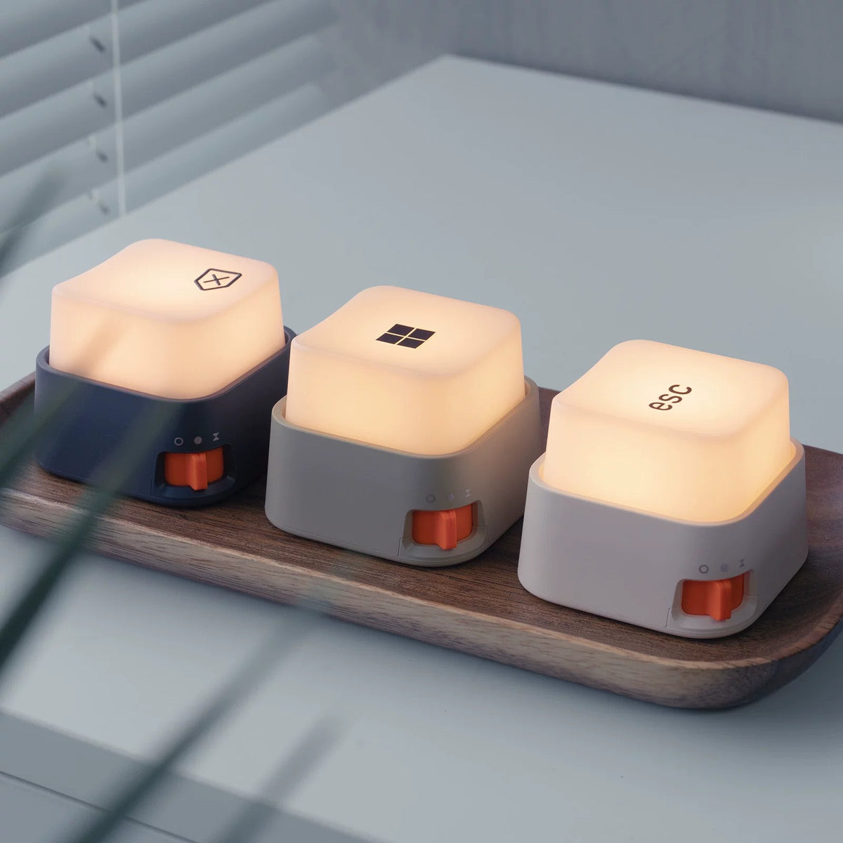 WB-7 mini keyboard lamp — click and light detail
